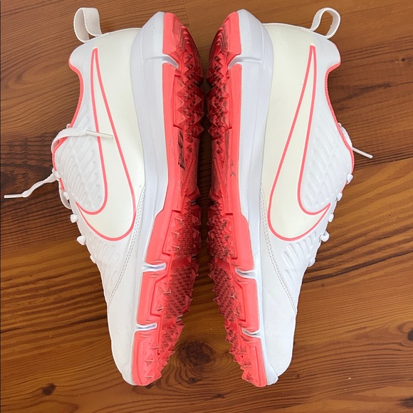 Nike Women's White pink golf sneakers almost new - Picture 3 of 9